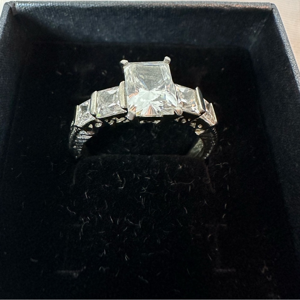 Gorgeous Sterling Silver & CZ Emerald Cut Diamond Ring - Picture 9 of 10